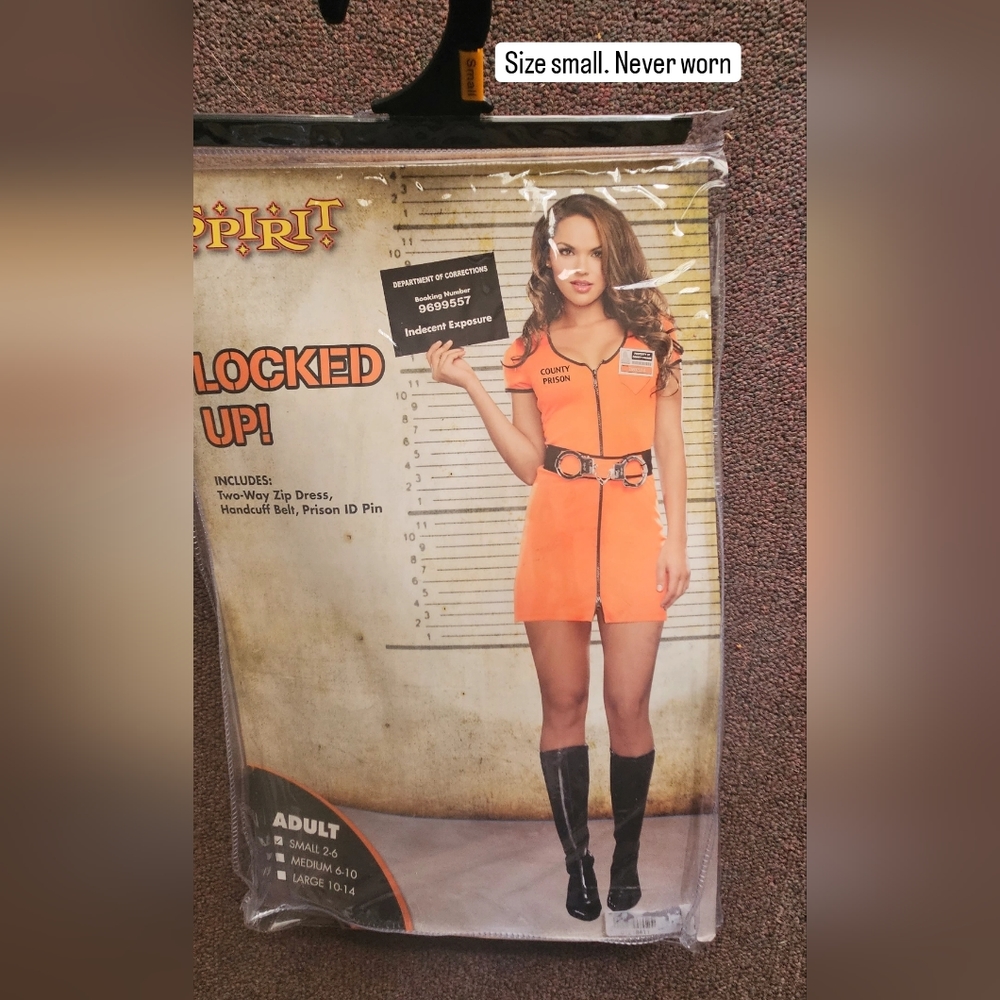 Womens Small Inmate Halloween Costume
